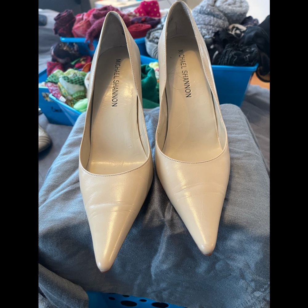 Beautiful cream pumps